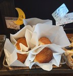 Mikaduki Bakery shop2.JPG